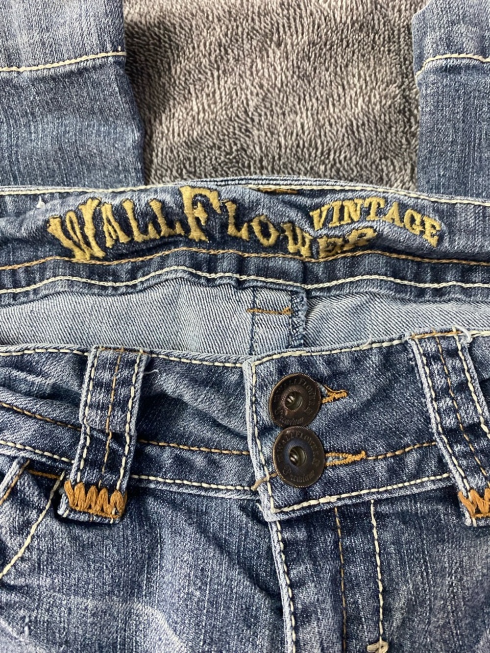 Y2K WallFlower Vintage Double Button Flare Jeans Size 7 - Picture 5 of 9
